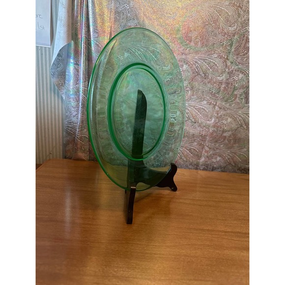 Vintage 9 1/2” uranium glass plate - Picture 6 of 10
